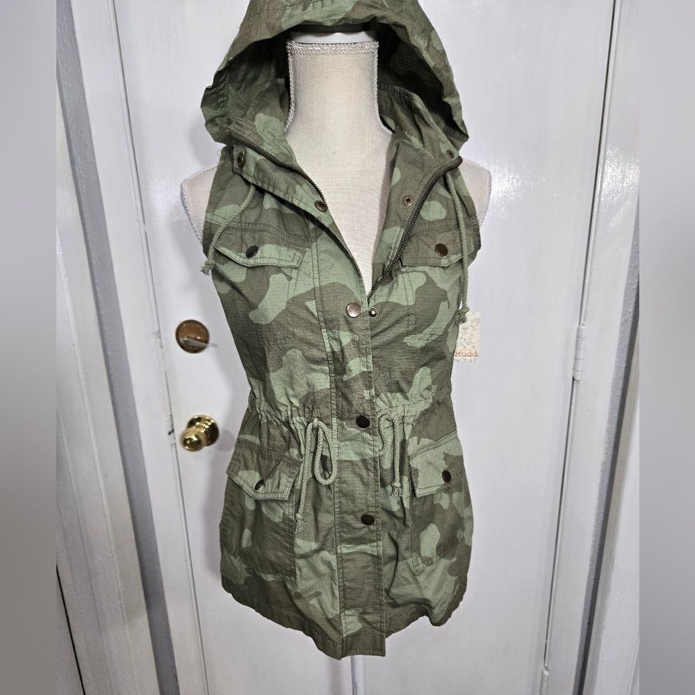 Junior's Mudd camo zip-up vest NWT - Picture 11 of 12